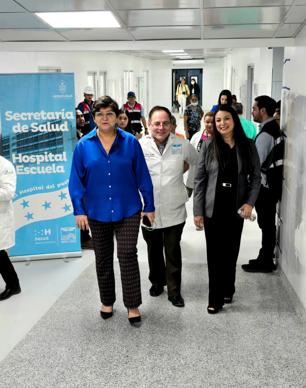 Pacientes  y autoridades del HE- Materno Infantil reciben nueva Central de Esterilización y rampa ...